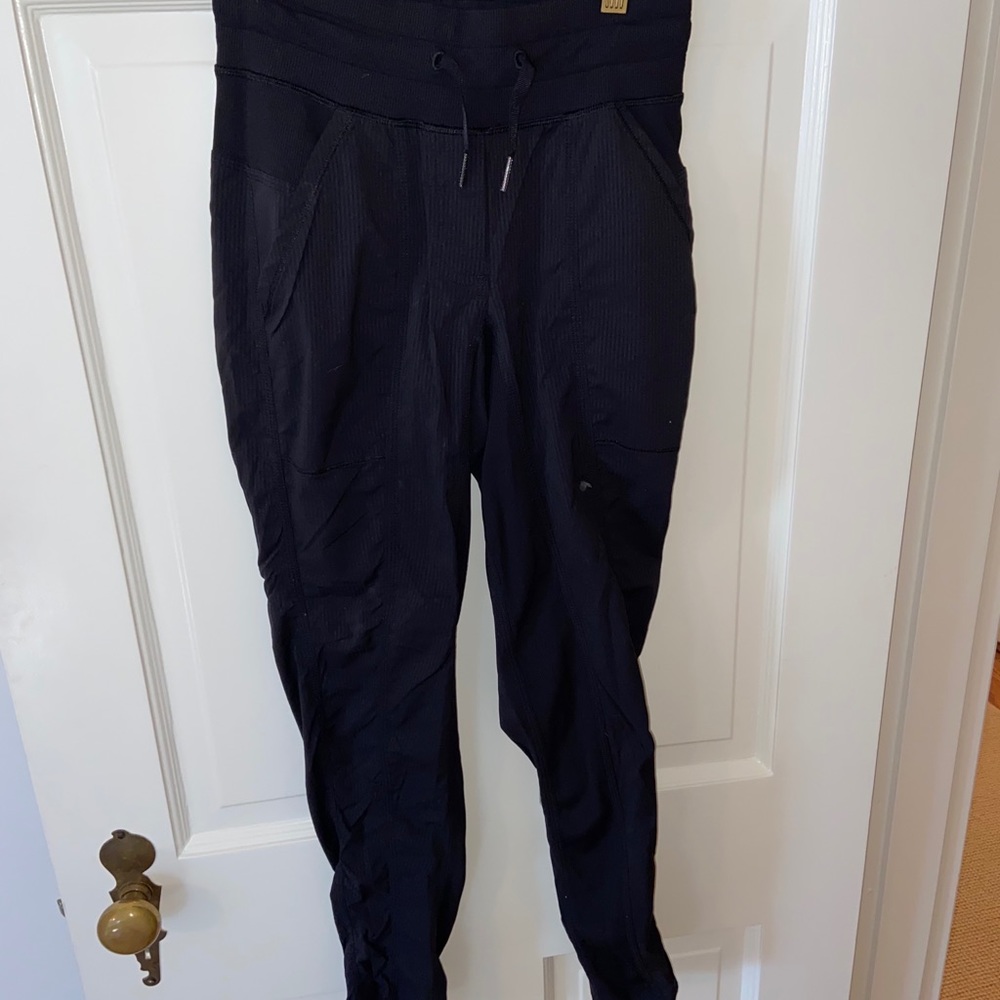 lululemon navy studio crop pants